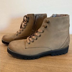 NWOB BLONDO Waterproof Lace-Up Ankle Boots - Size 8